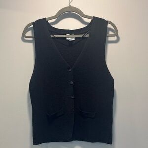 Universal Thread Black Fitted Sleeveless sweater vest